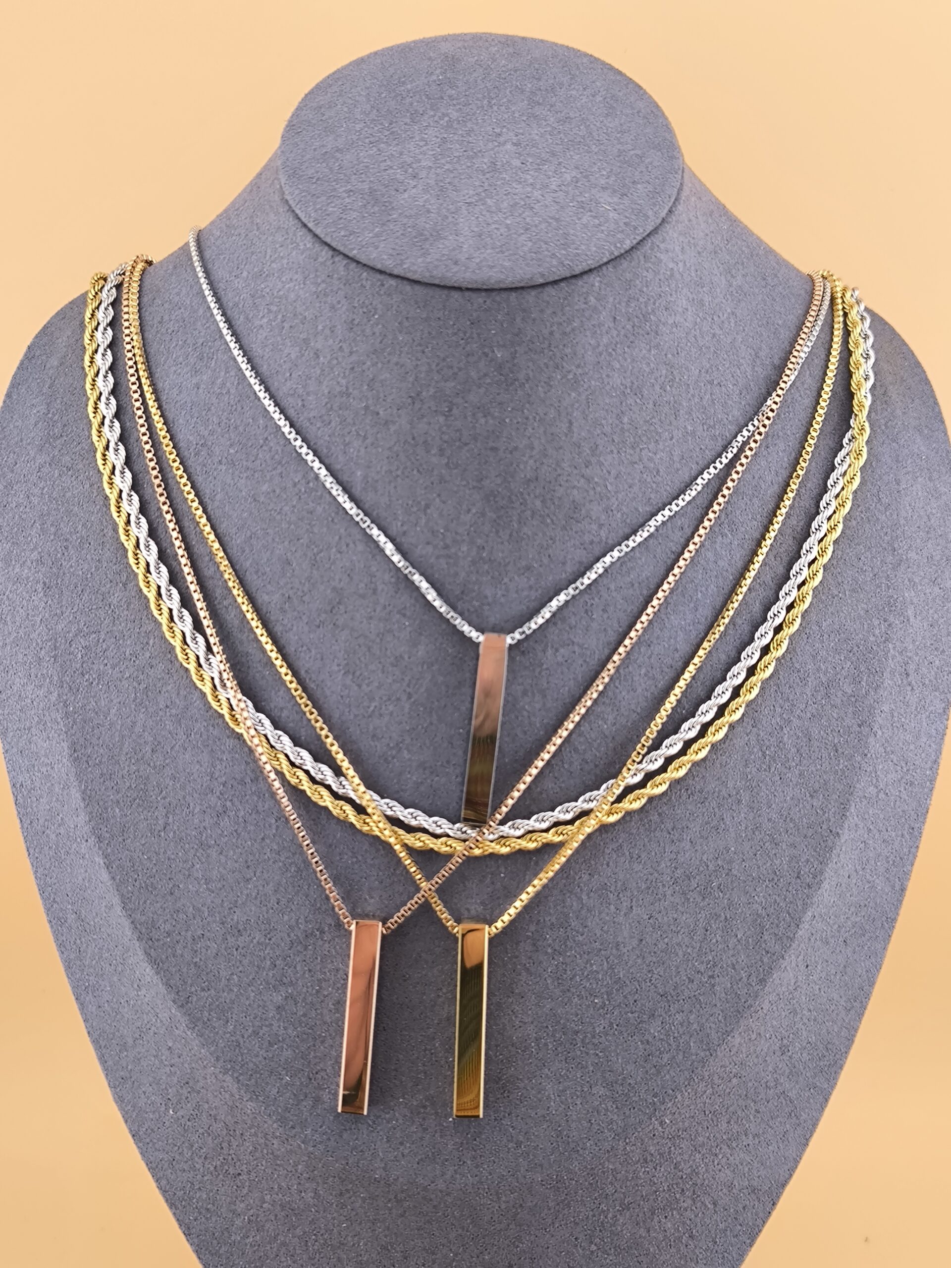 Minimalist Line Necklace – Bild 2