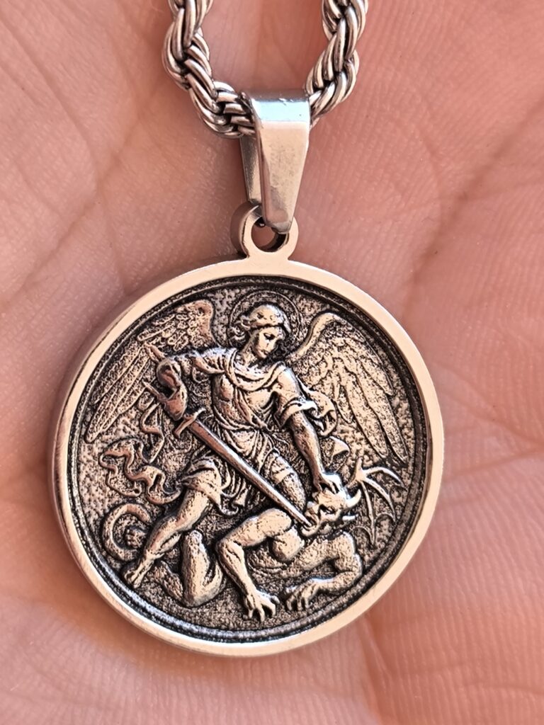 Saint Michael the Archangel Pendant - Imagen 7