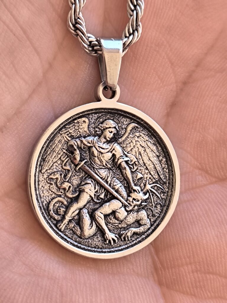 Saint Michael the Archangel Pendant - Imagen 8