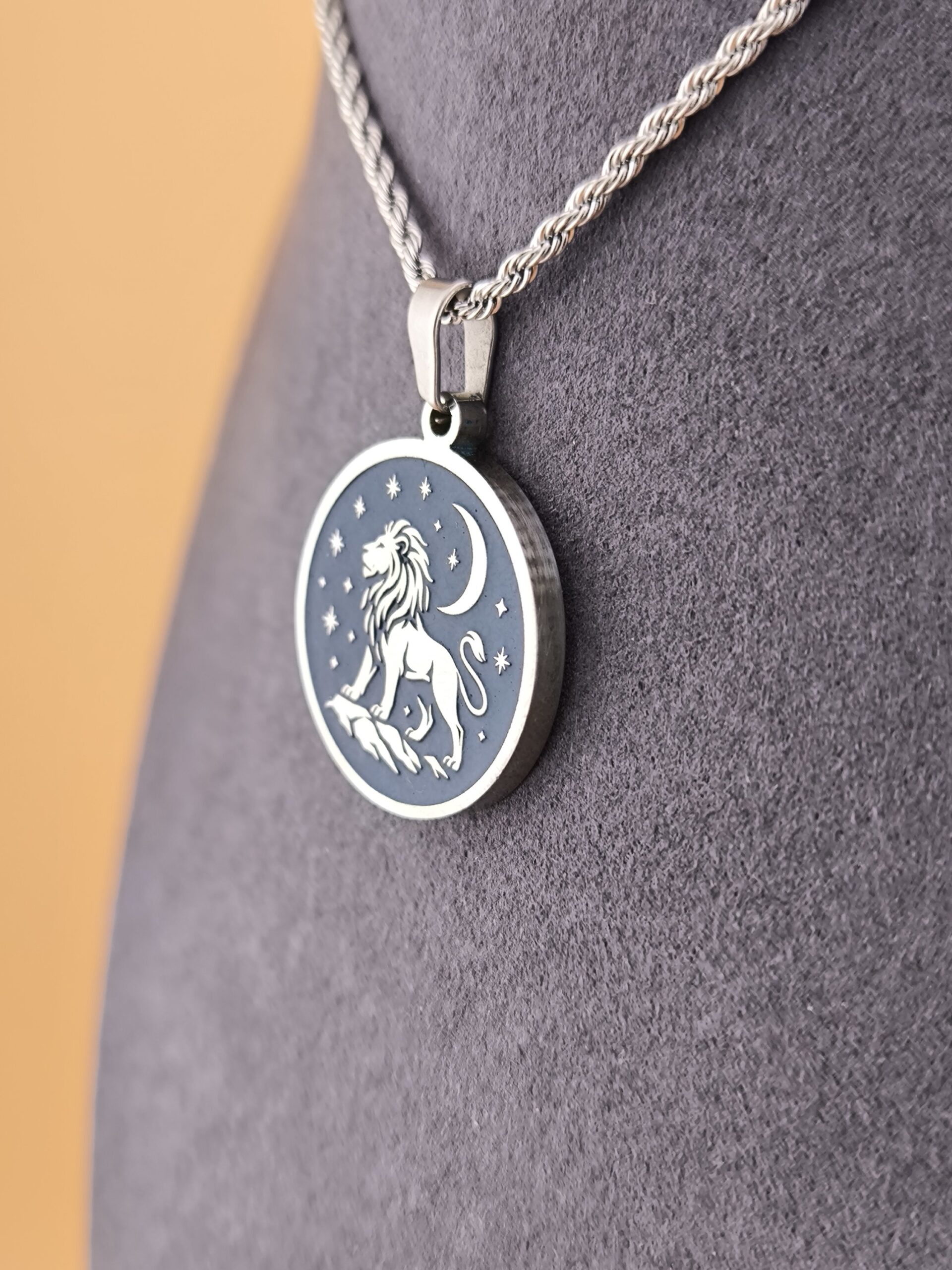 Leo zodiac necklace - blue - Image 2