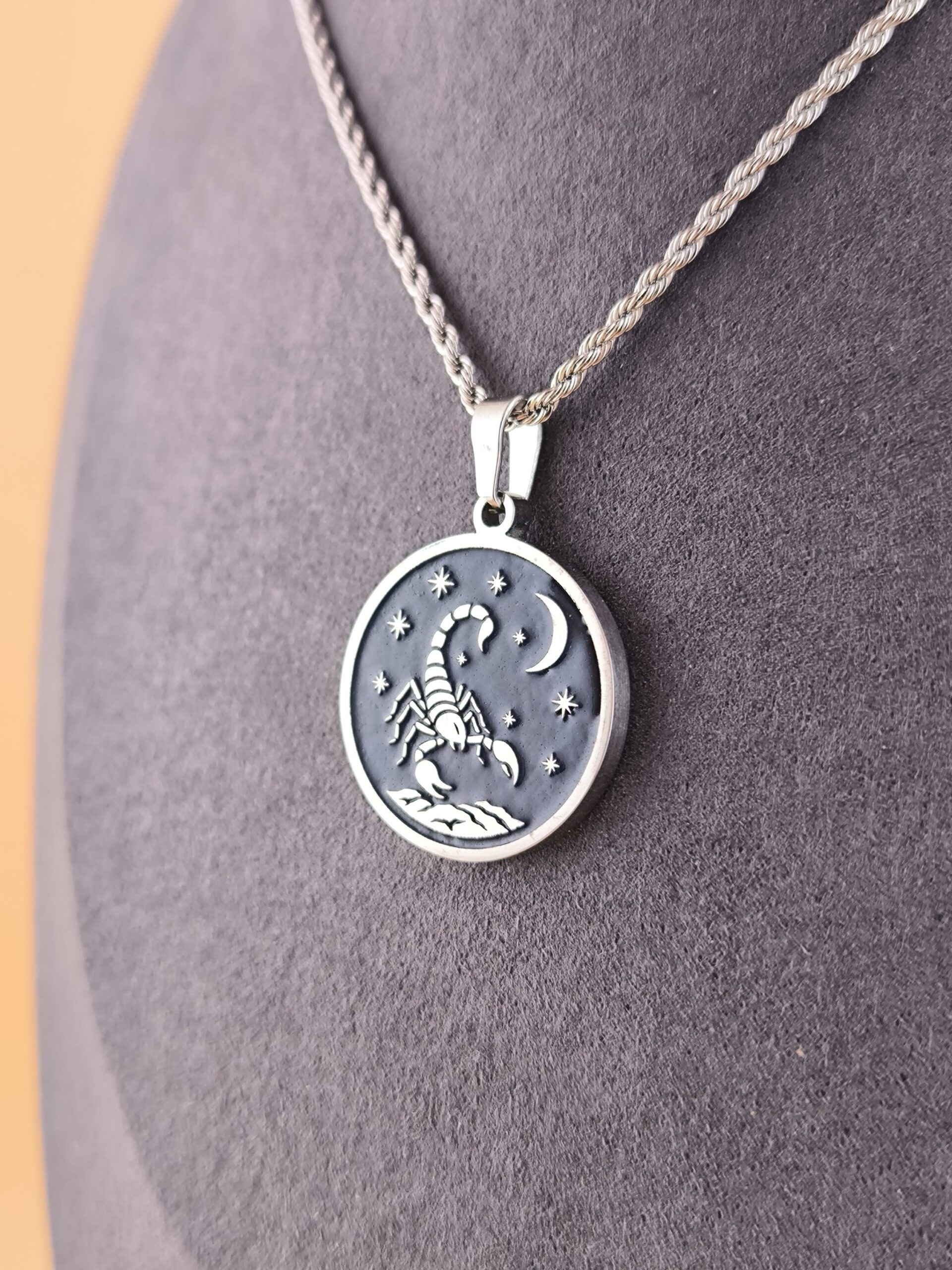 Scorpio zodiac necklace - blue - Obrázok 3