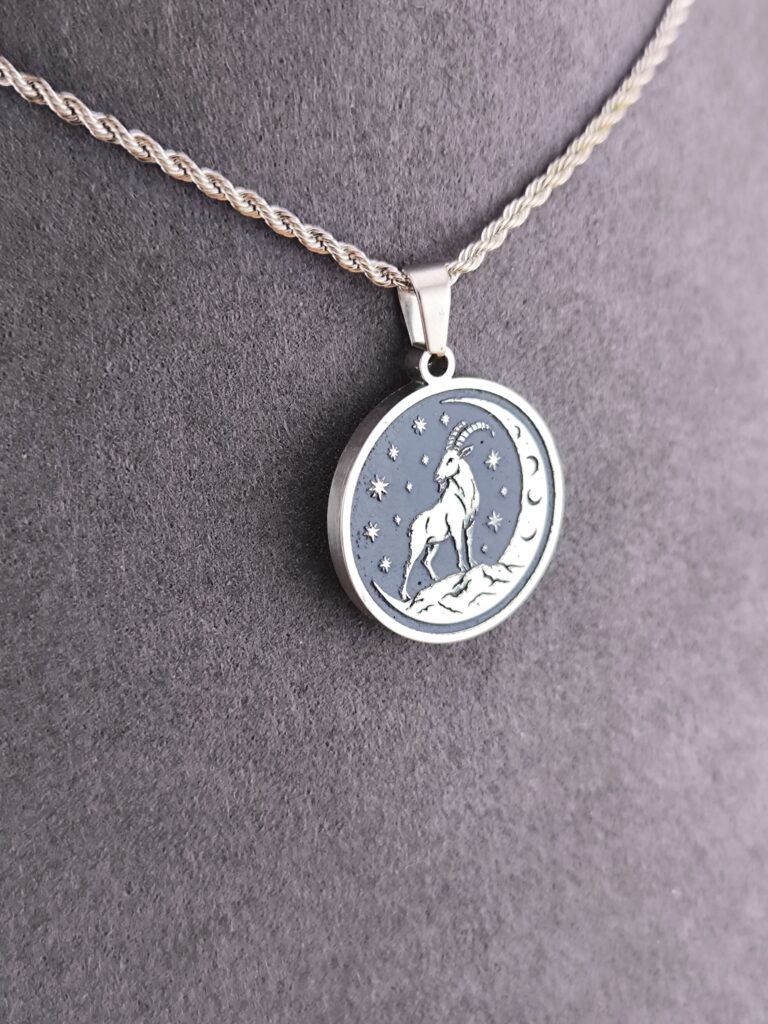 Capricorn zodiac necklace - blue - Image 3