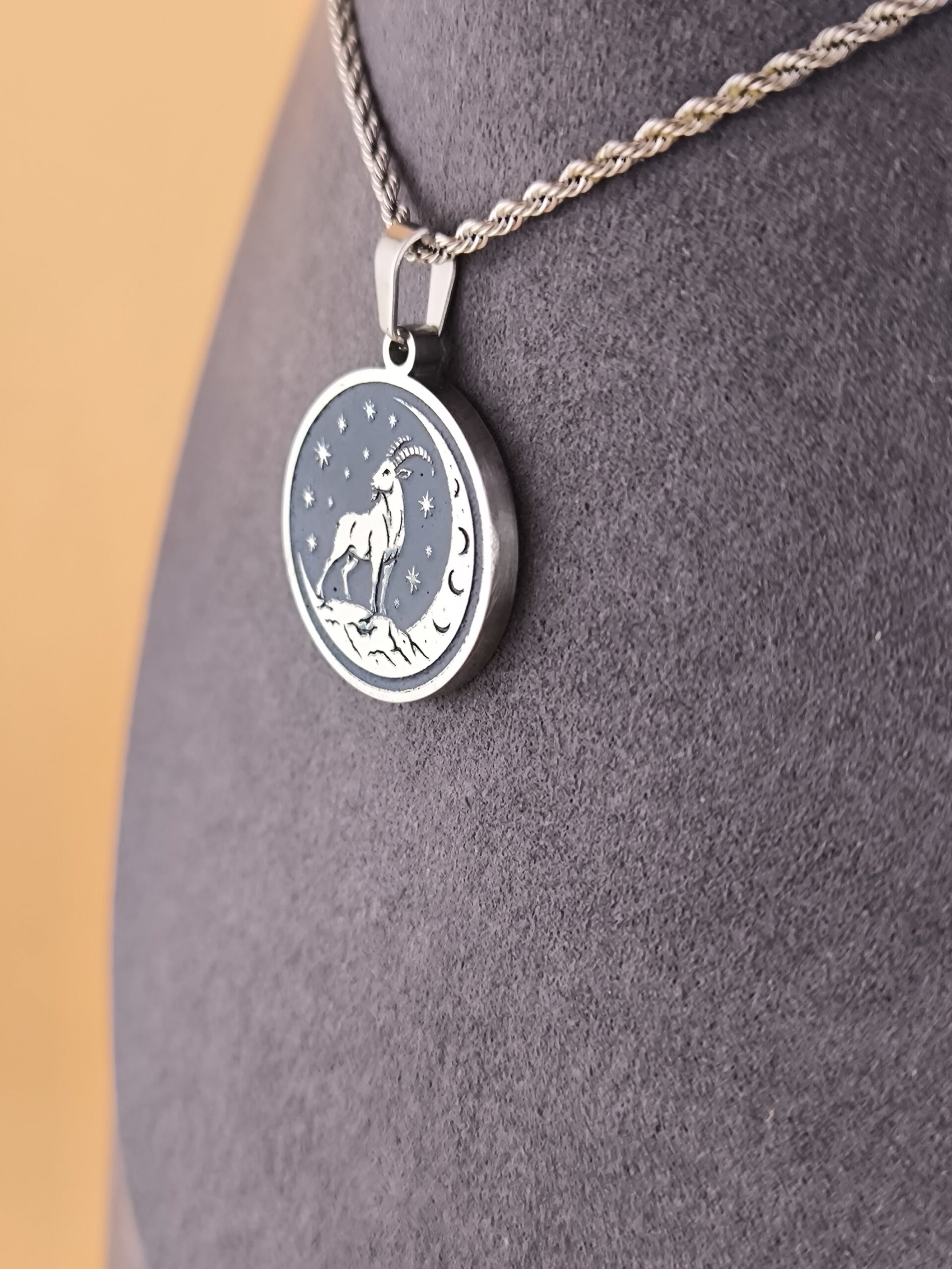 Capricorn zodiac necklace - blue - Image 6