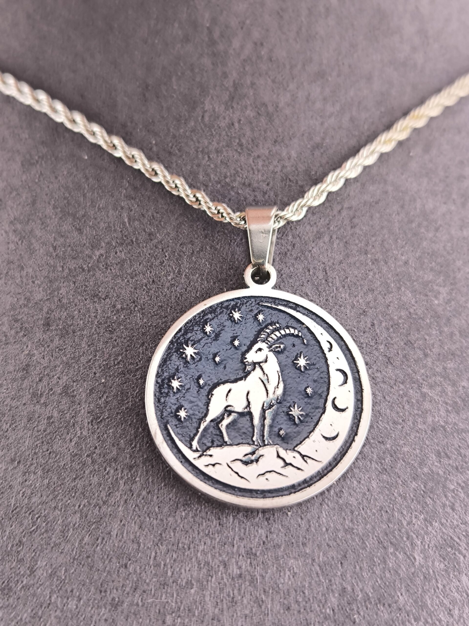 Capricorn zodiac necklace - blue - Image 2