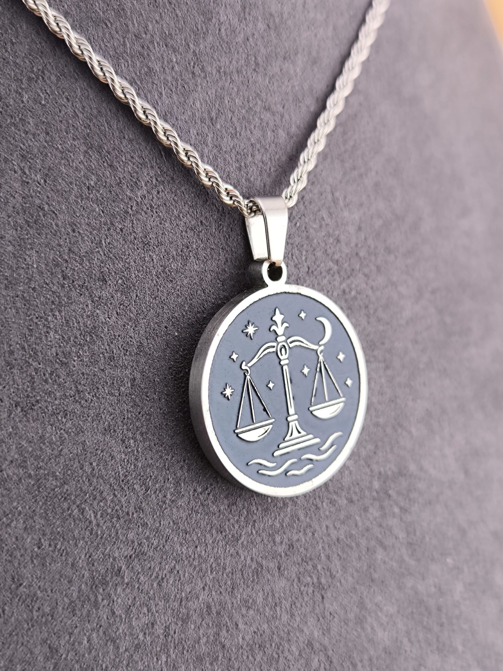 Libra zodiac necklace - blue - Imagen 6