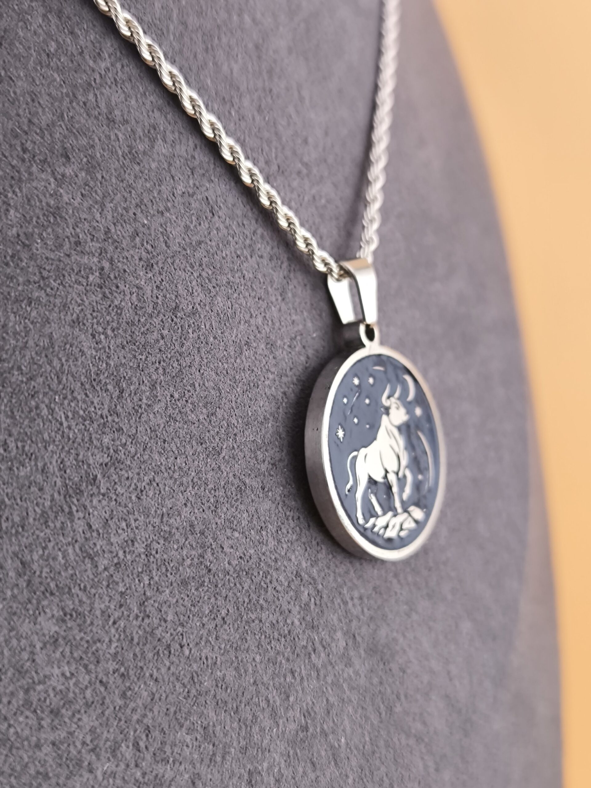 Taurus zodiac necklace - blue - Immagine 5