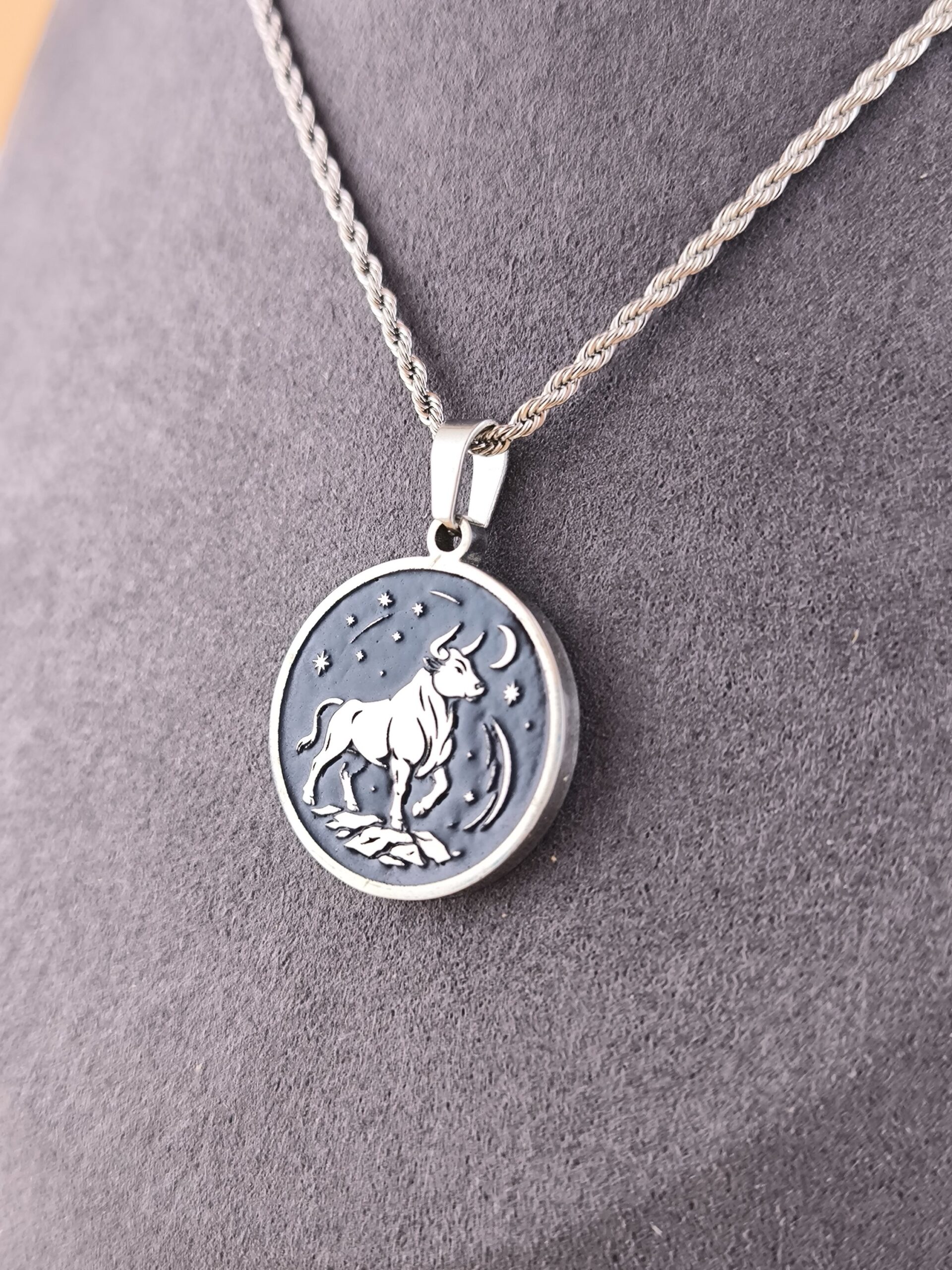 Taurus zodiac necklace - blue - Immagine 2