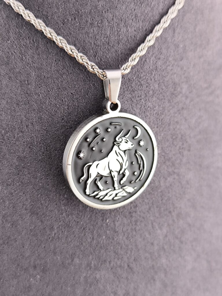 Taurus zodiac necklace - black - Imagem 5