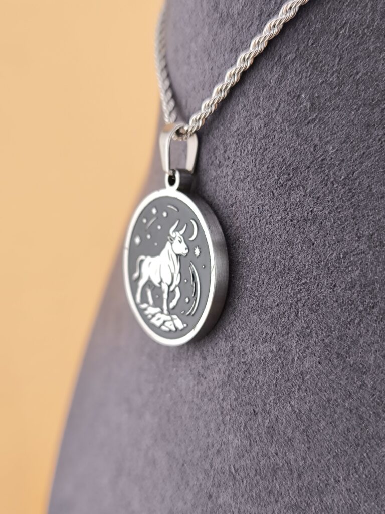 Taurus zodiac necklace - black - Imagem 6