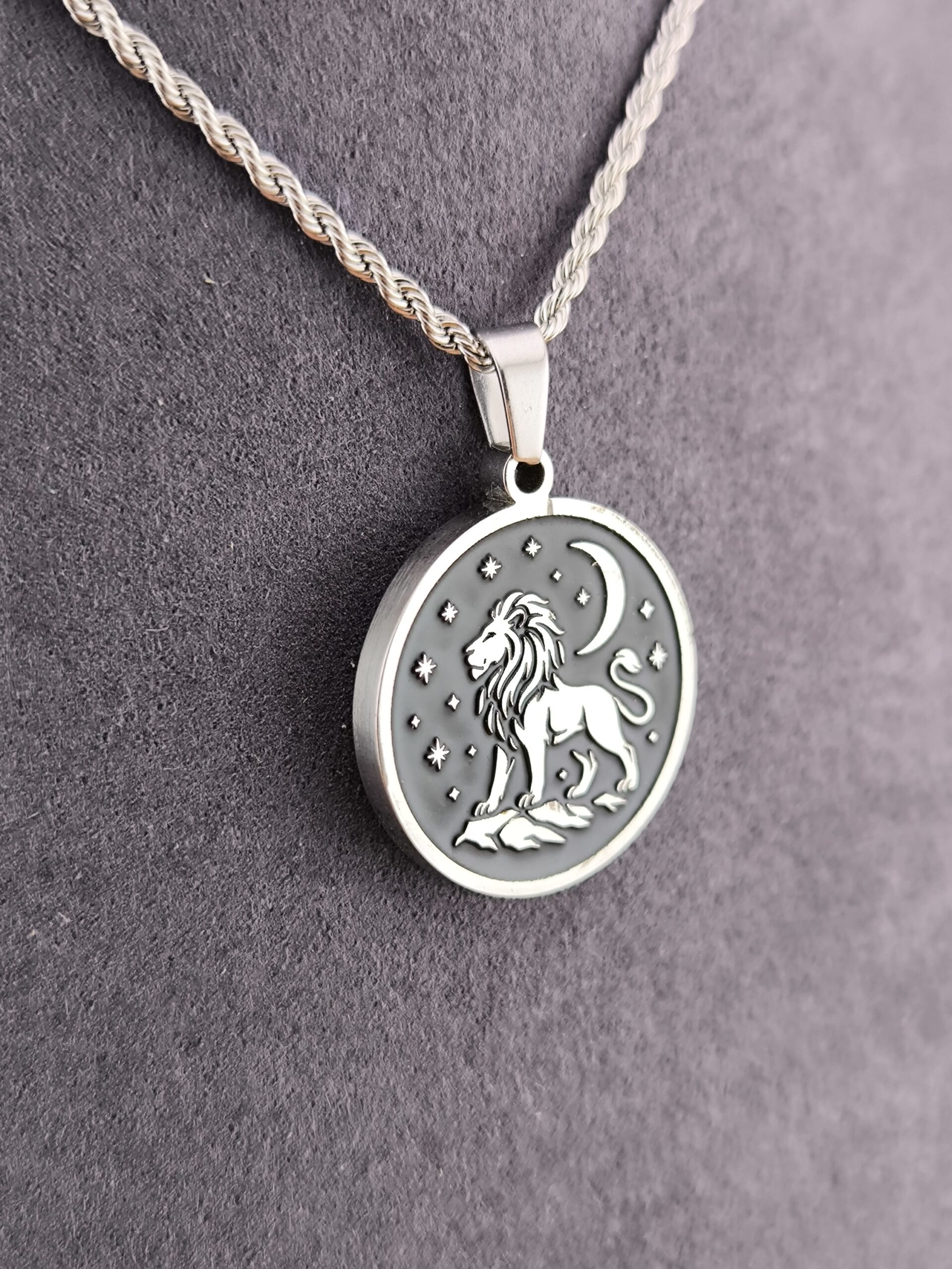 Leo zodiac necklace – Black - Image 3