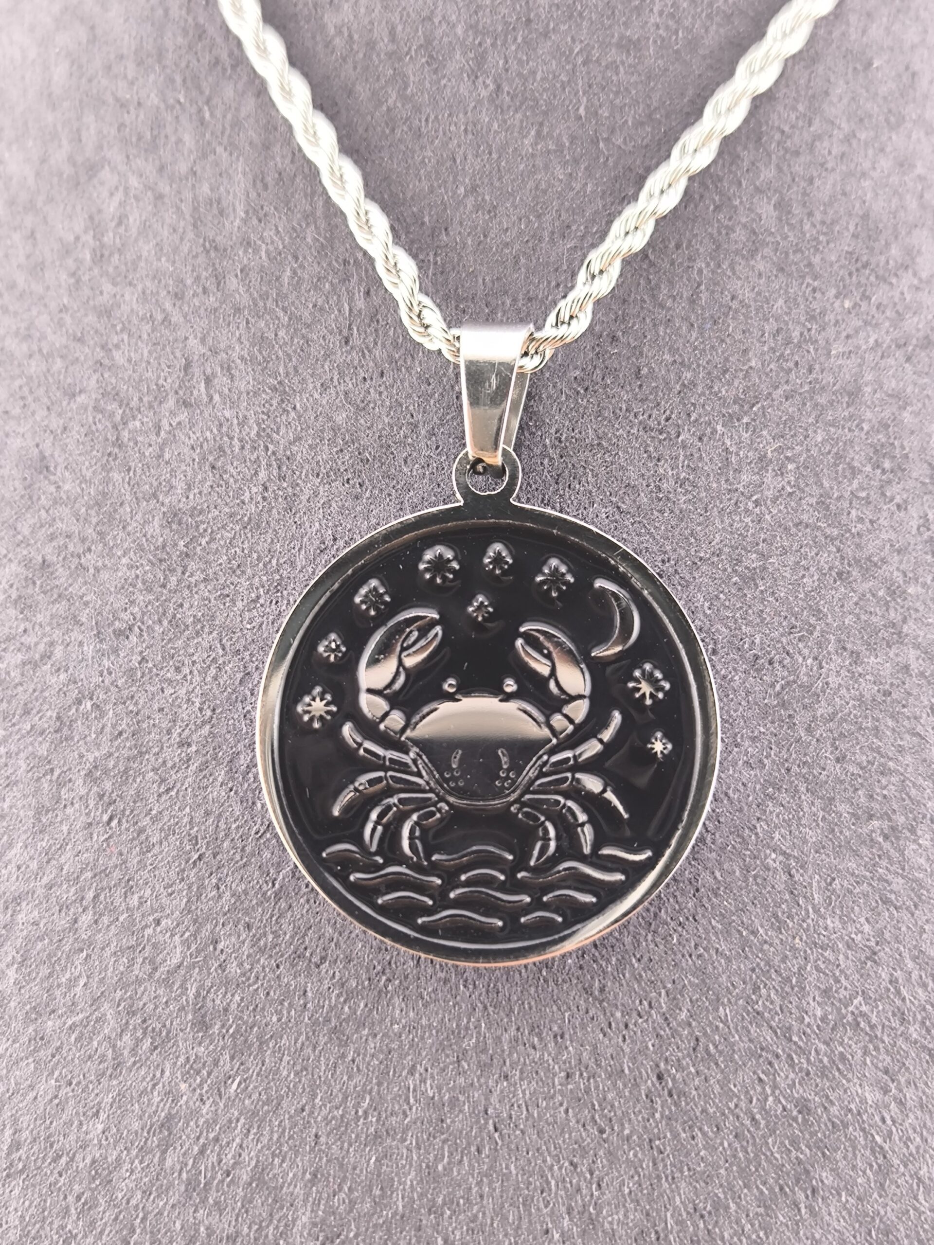 Cancer zodiac necklace – black