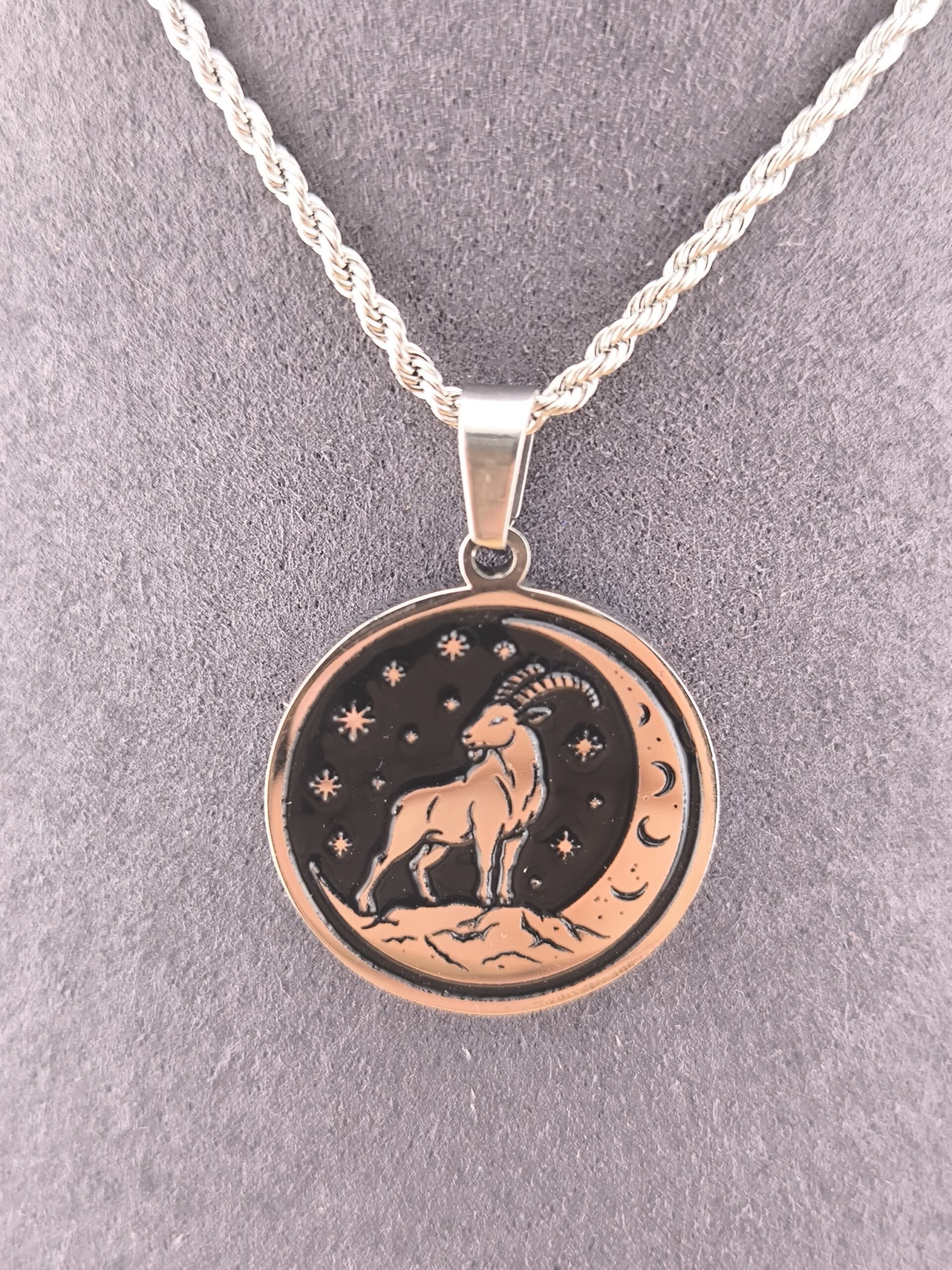 Capricorn zodiac necklace - black