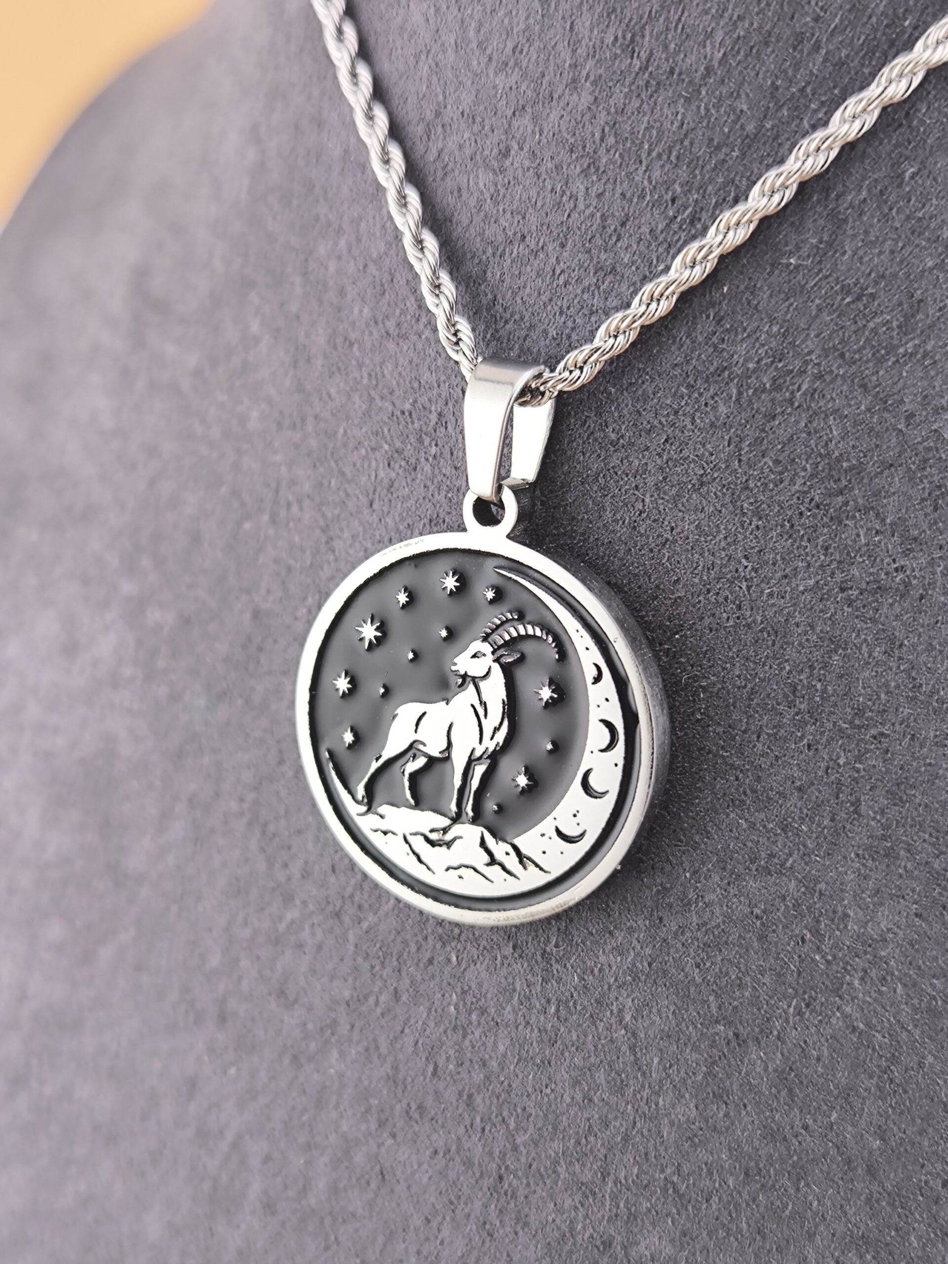 Capricorn zodiac necklace - black - Image 7