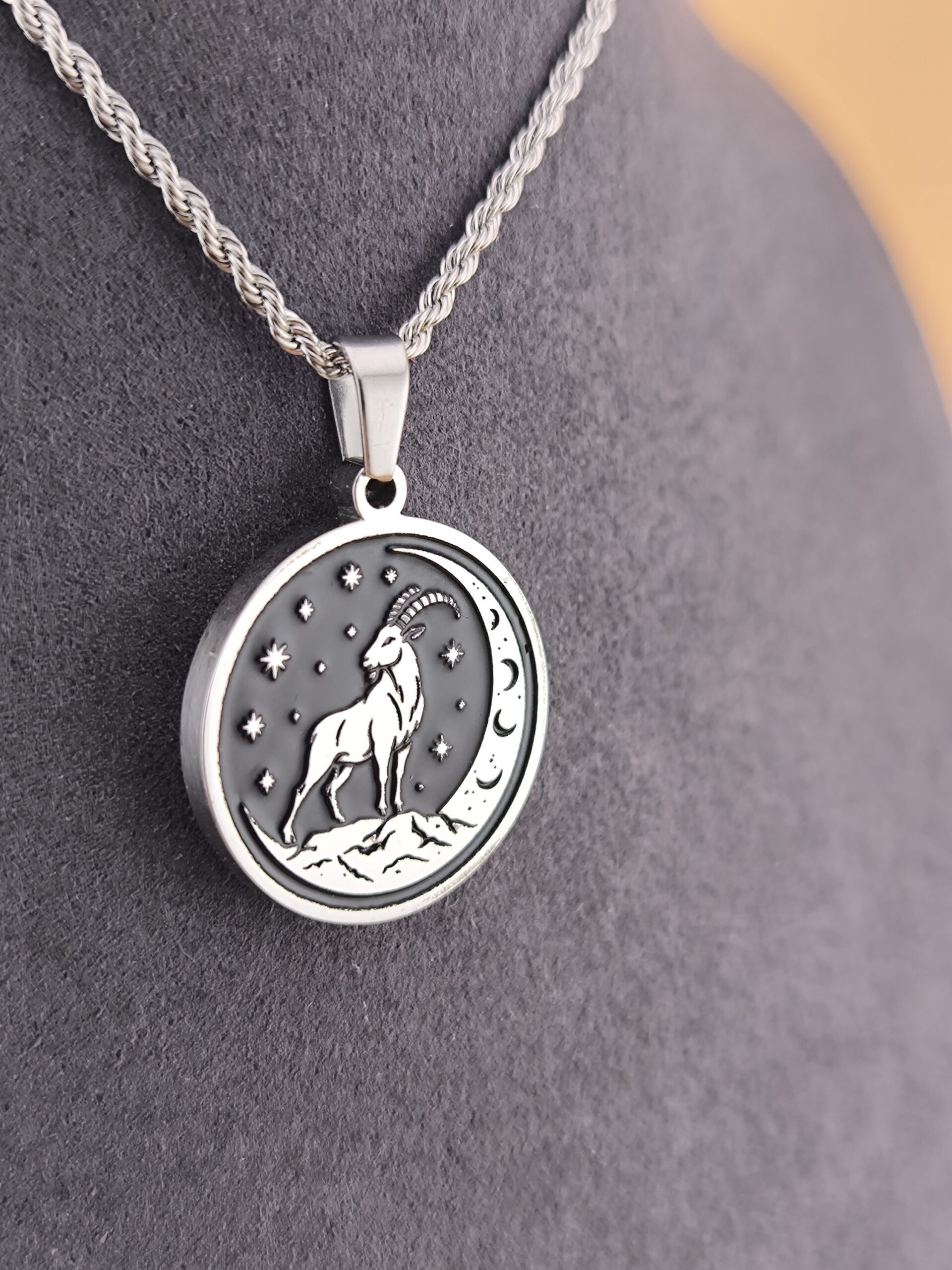 Capricorn zodiac necklace - black - Image 6
