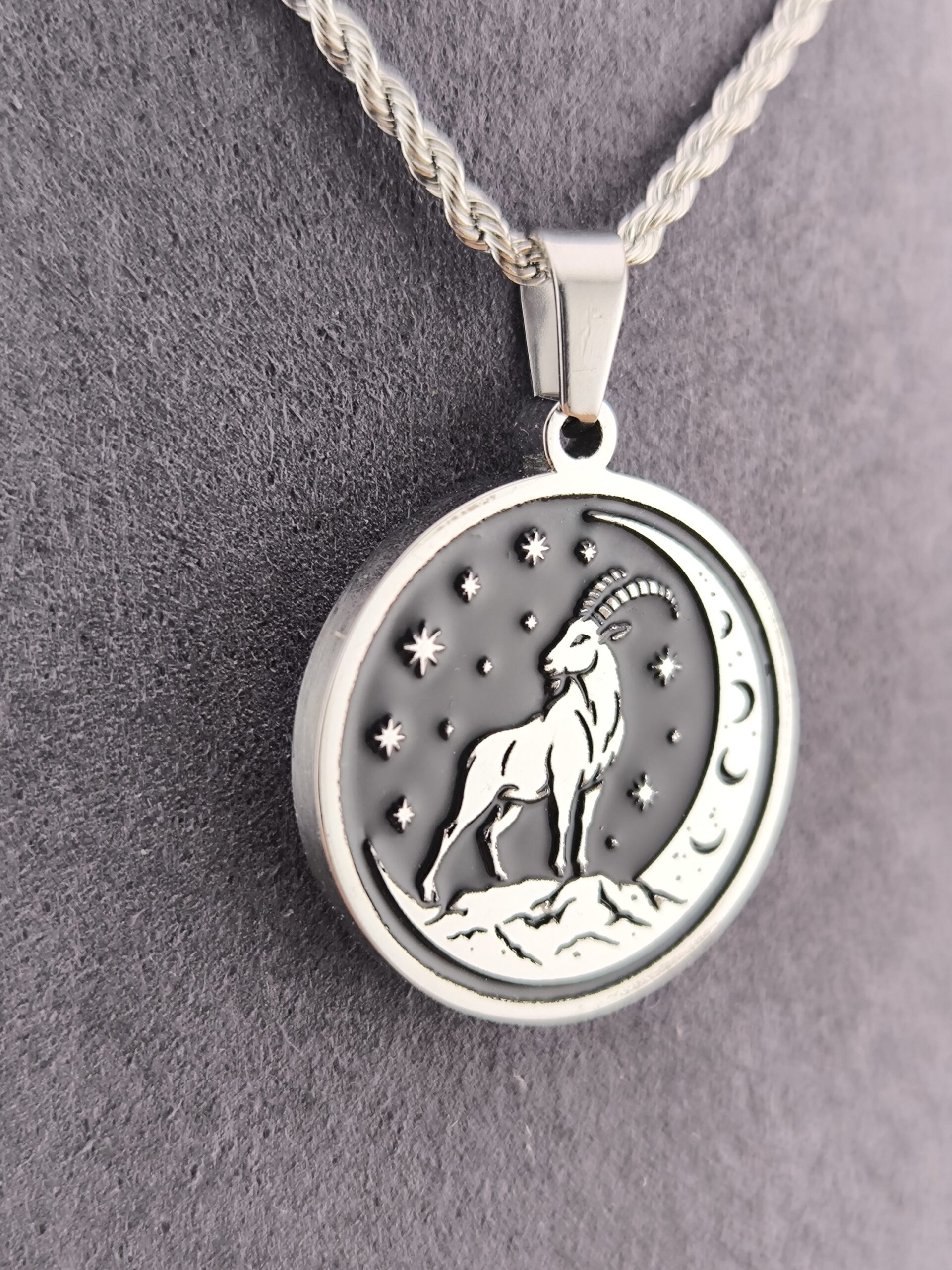 Capricorn zodiac necklace - black - Image 4