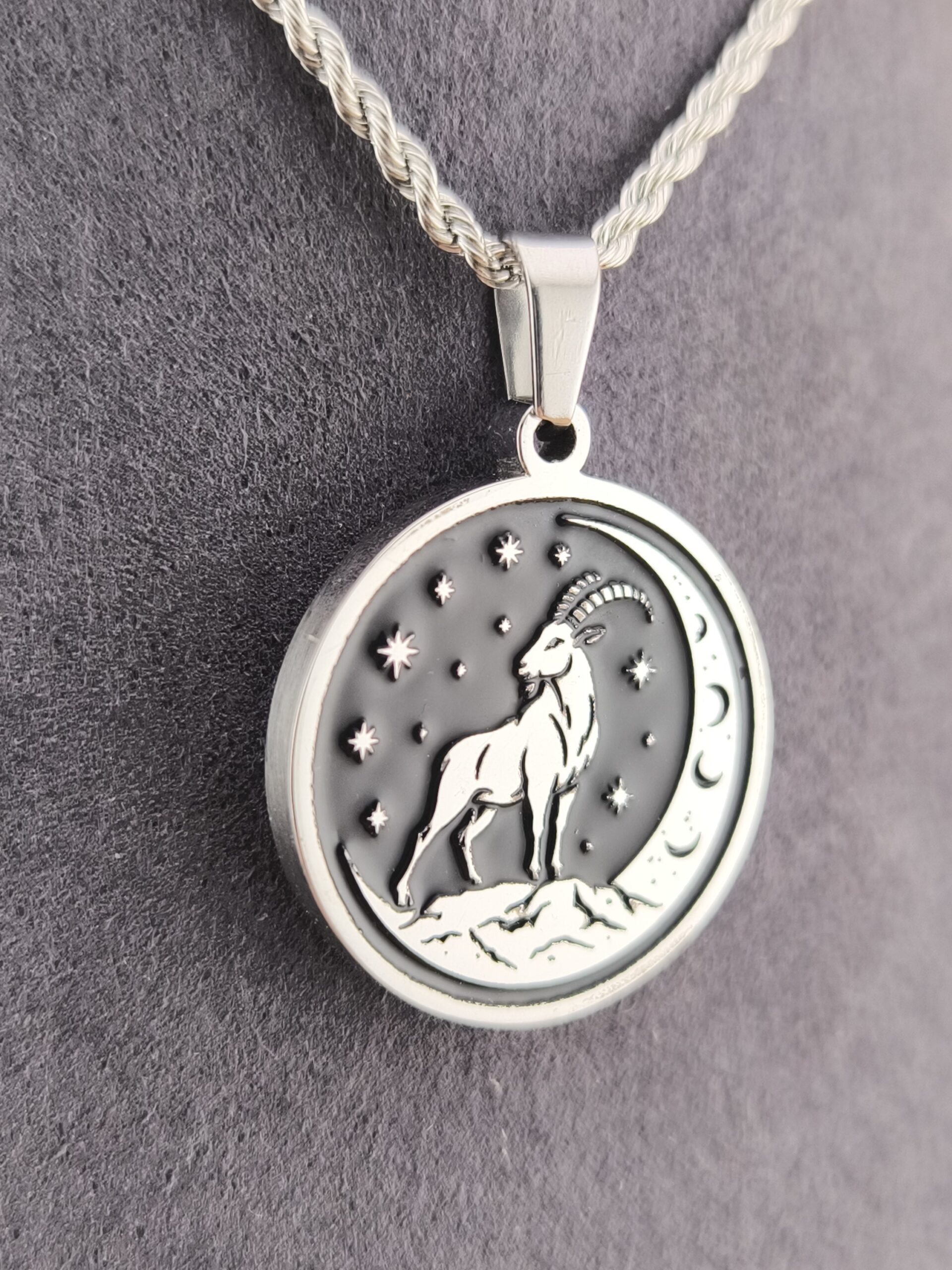 Capricorn zodiac necklace - black - Image 2