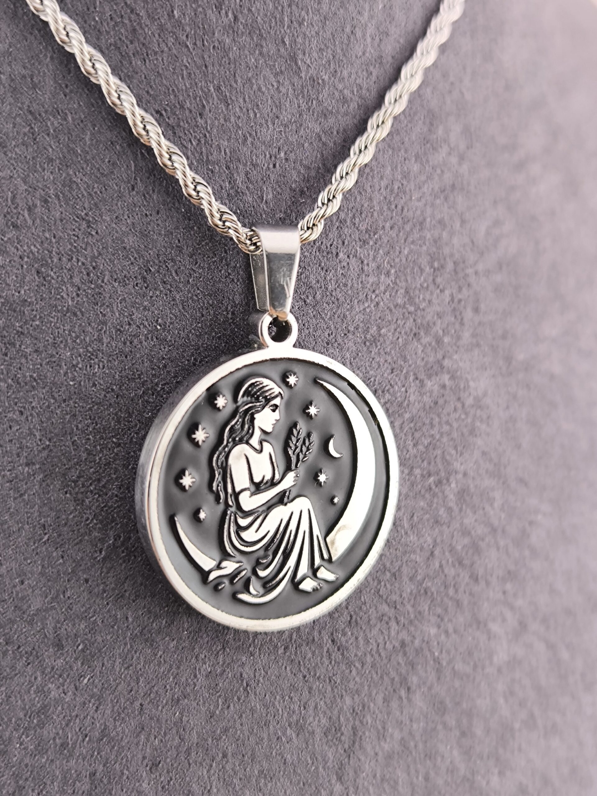 Virgo zodiac necklace – black - Imagen 2