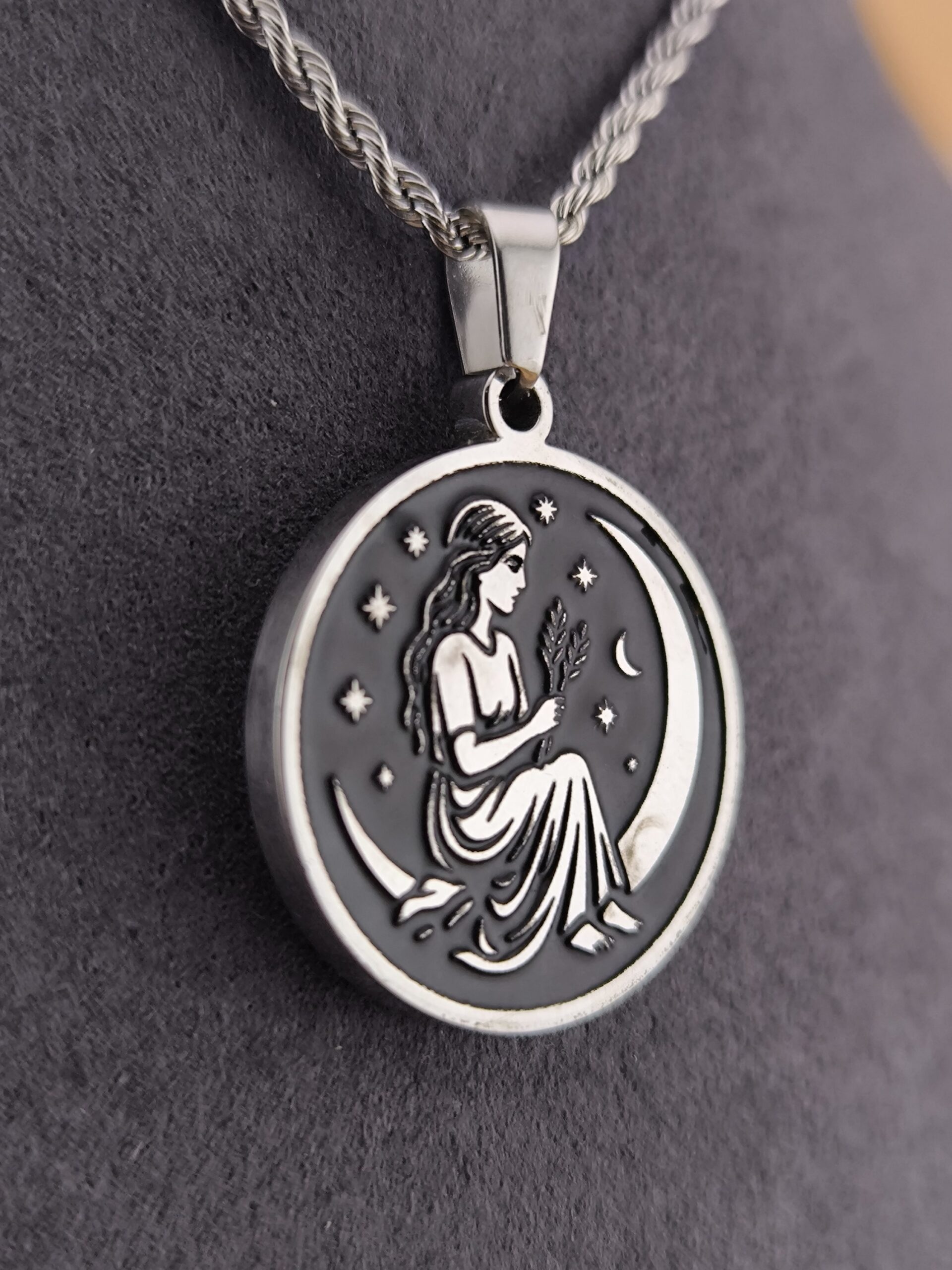 Virgo zodiac necklace – black - Imagen 3